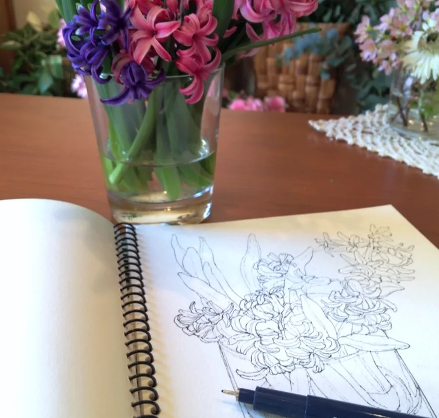 アトリエで絵を描く様子